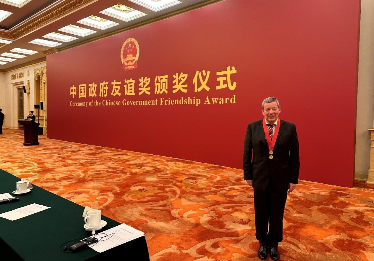 Professor David James Kerr of WCH Awarded the 2024 Chinese Government